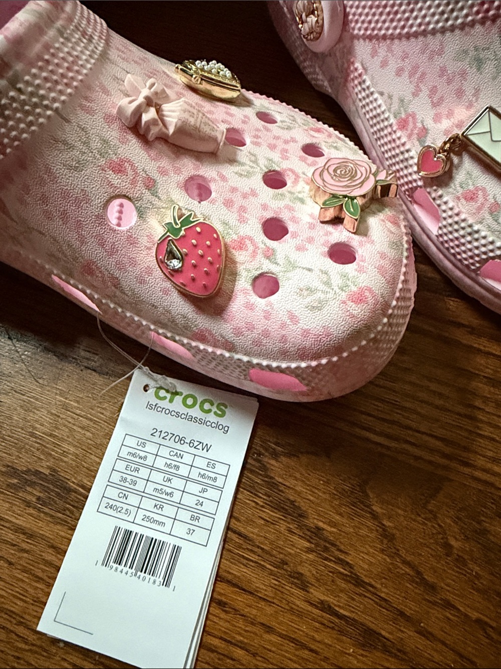 Love Shack Fancy Women’s Crocs size 8 with Charms NWT - Picture 3 of 4